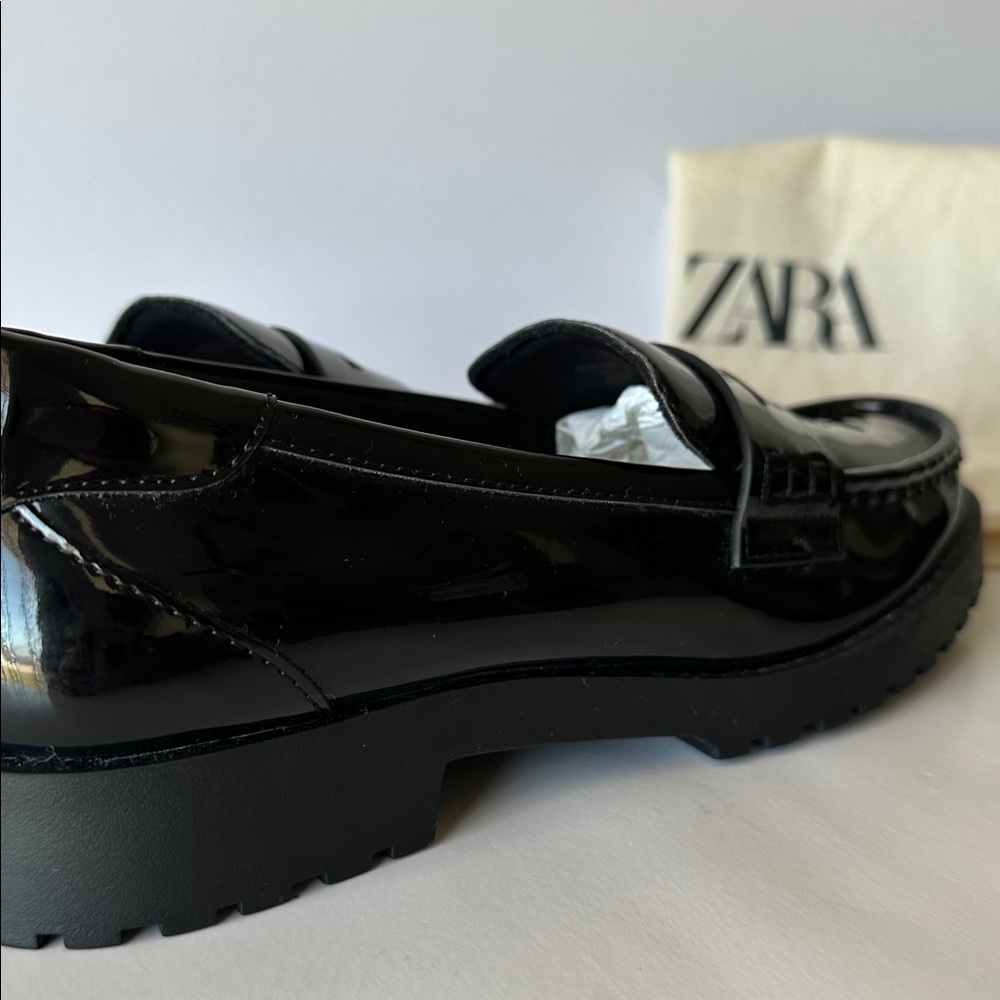 Zara Women’s Glossy Black Slip-On Loafers - Picture 9 of 15